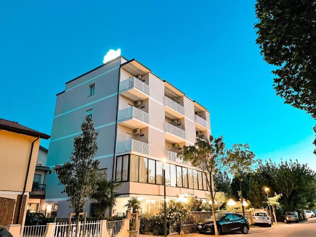 Hotel Sara*** Cesenatico Exterior foto