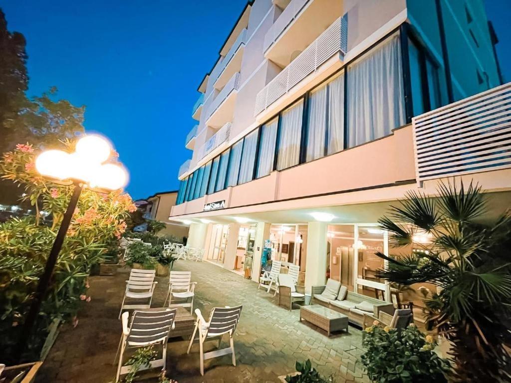 Hotel Sara*** Cesenatico Exterior foto