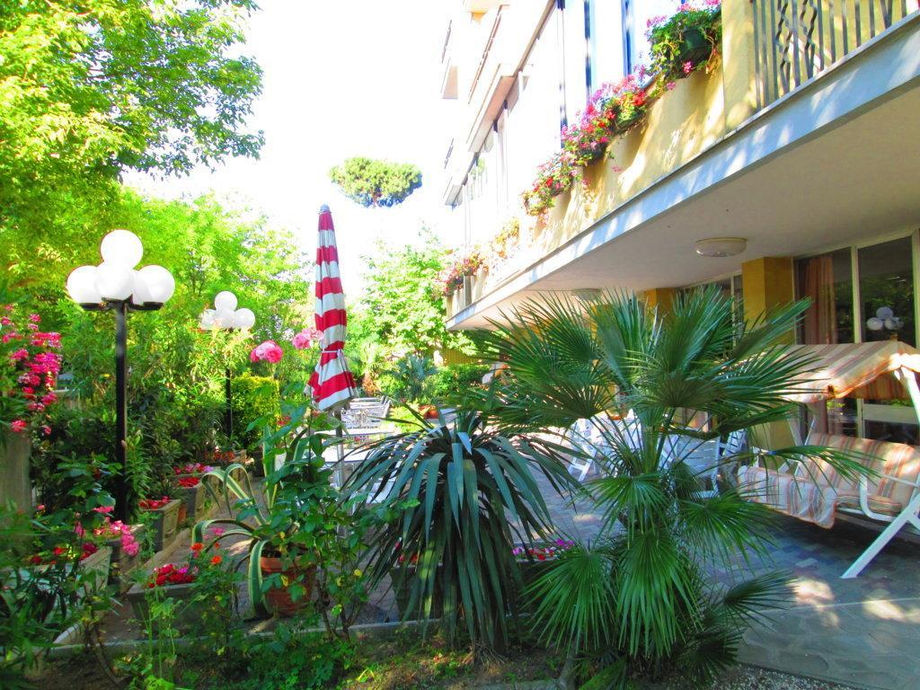 Hotel Sara*** Cesenatico Exterior foto
