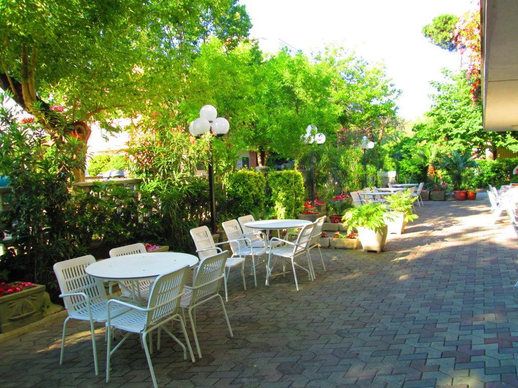 Hotel Sara*** Cesenatico Exterior foto
