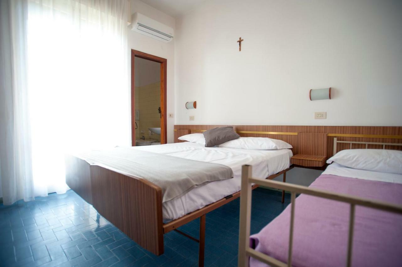 Hotel Sara*** Cesenatico Exterior foto